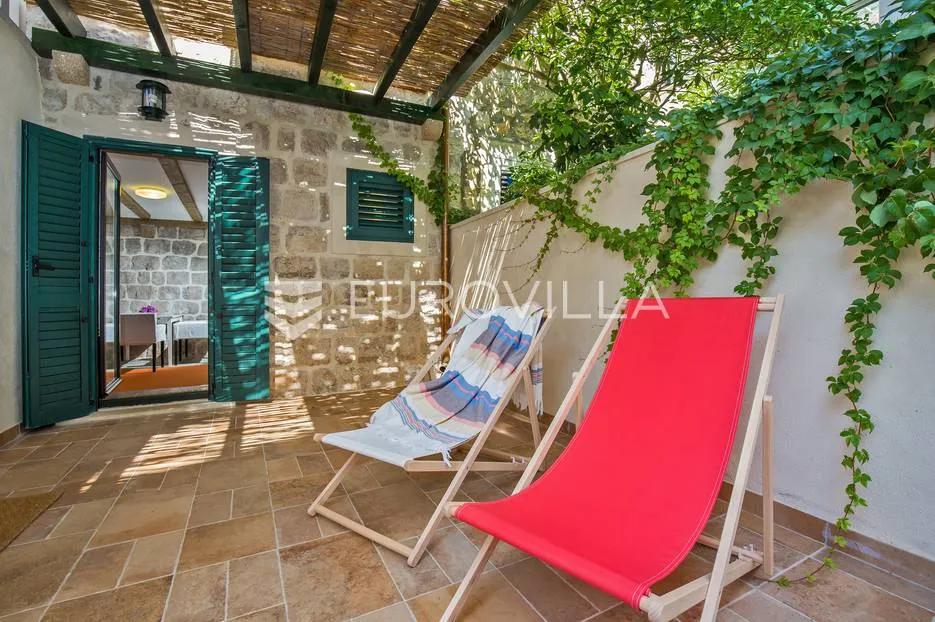 otok šipan, kamena kuća prvi red do mora - slika 19