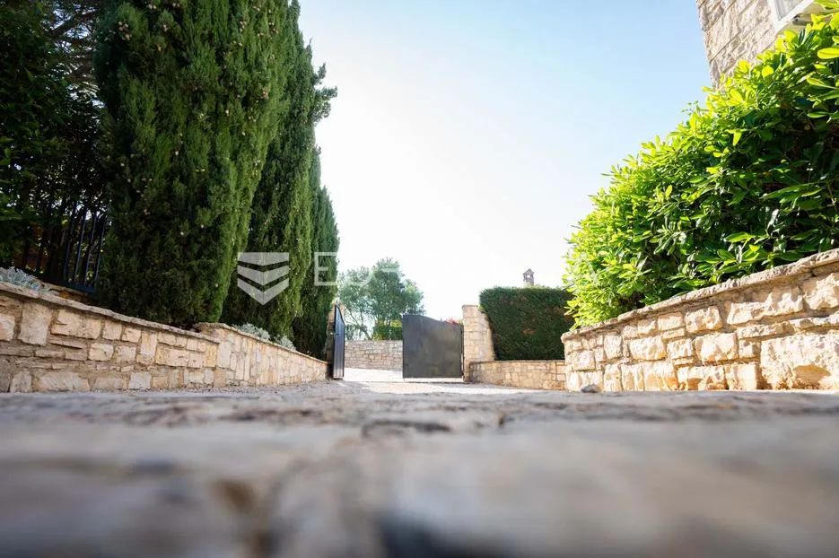 istra, sveti lovreč, kamena vila 200 m² s bazenom, velikim vrtom i pogledom na more - slika 3