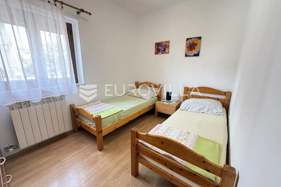 pula, veli vrh - prostrana kuća s pet stambenih jedinica, bazen 22 m2, garaža - mirna lokacija - slika 32