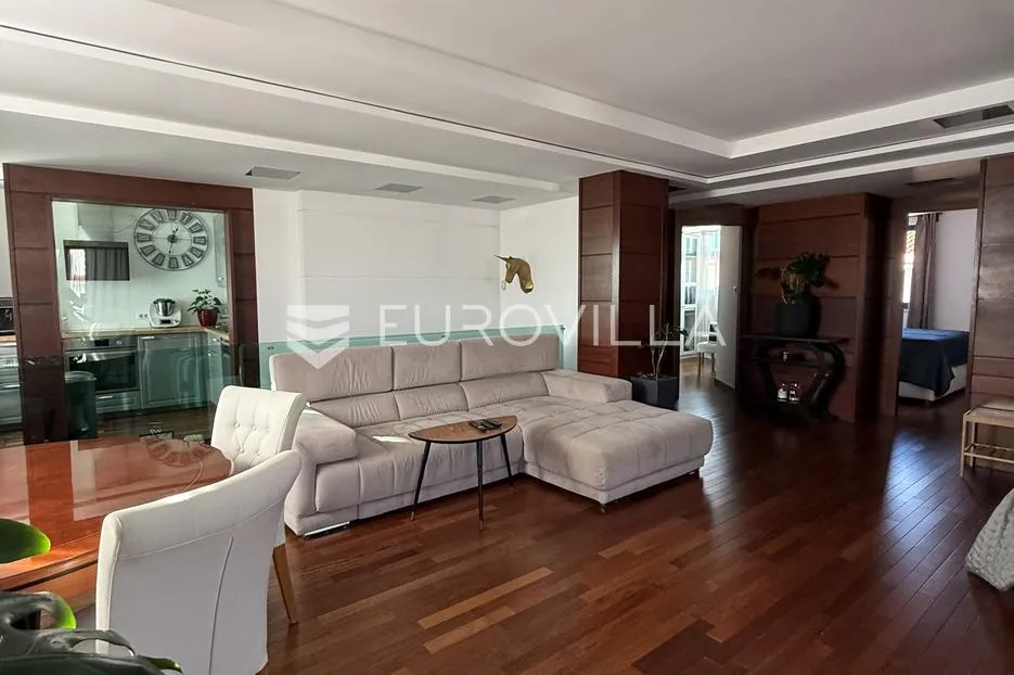 Zadar, Borik dizajnerski moderno uređen trosoban stan na prvom katu 96 m²