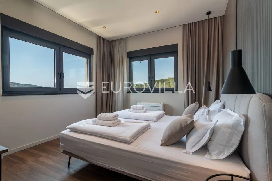 trogir okolica, moderna vila s bazenom blizu mora - slika 24