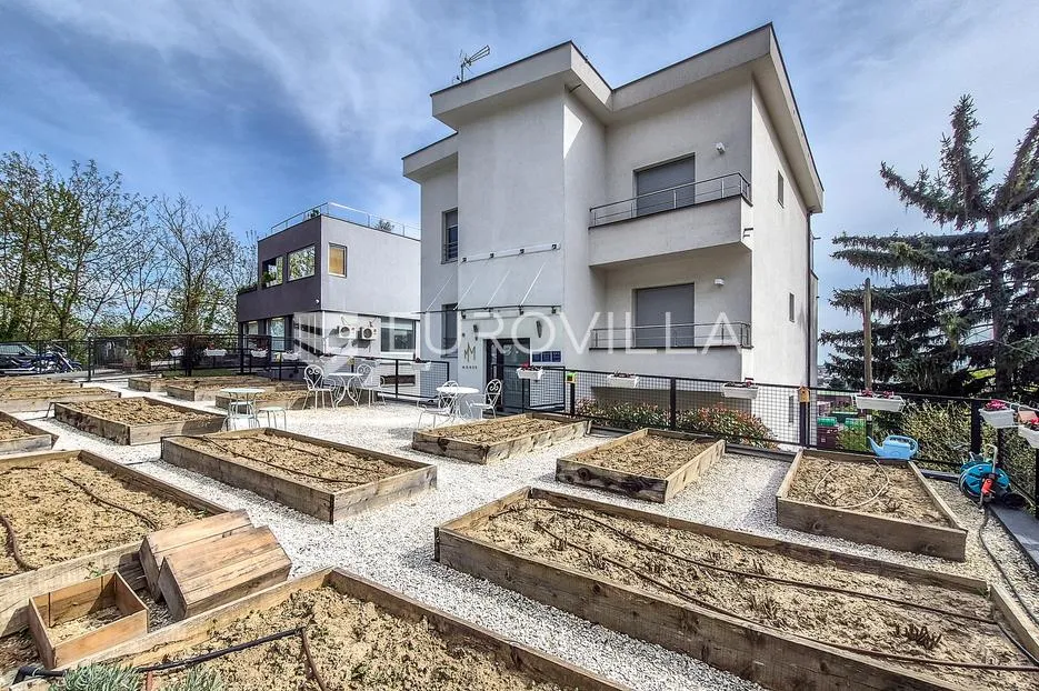 zagreb, ilica, prekrasan penthouse s vanjskim parkirnim mjestom 65 m² - slika 8