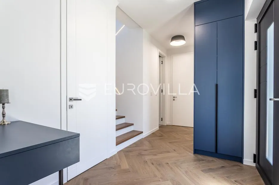 vodice, luksuzna vila s bazenom, novogradnja, parcela 480 m² - slika 9