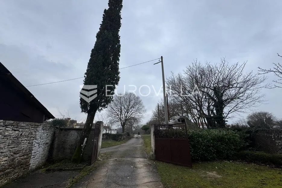 istra, kanfanar, autentična istarska kuća 200 m² s velikim potencijalom i velikom okućnicom - slika 24