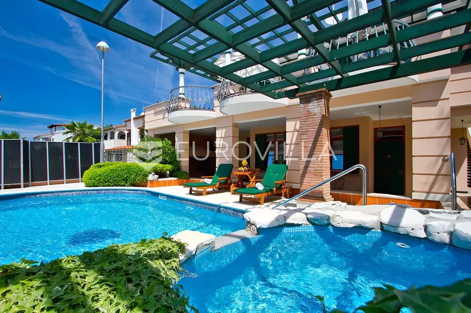 poreč, ekskluzivna vila s 430 m2, atraktivna lokacija - slika 9