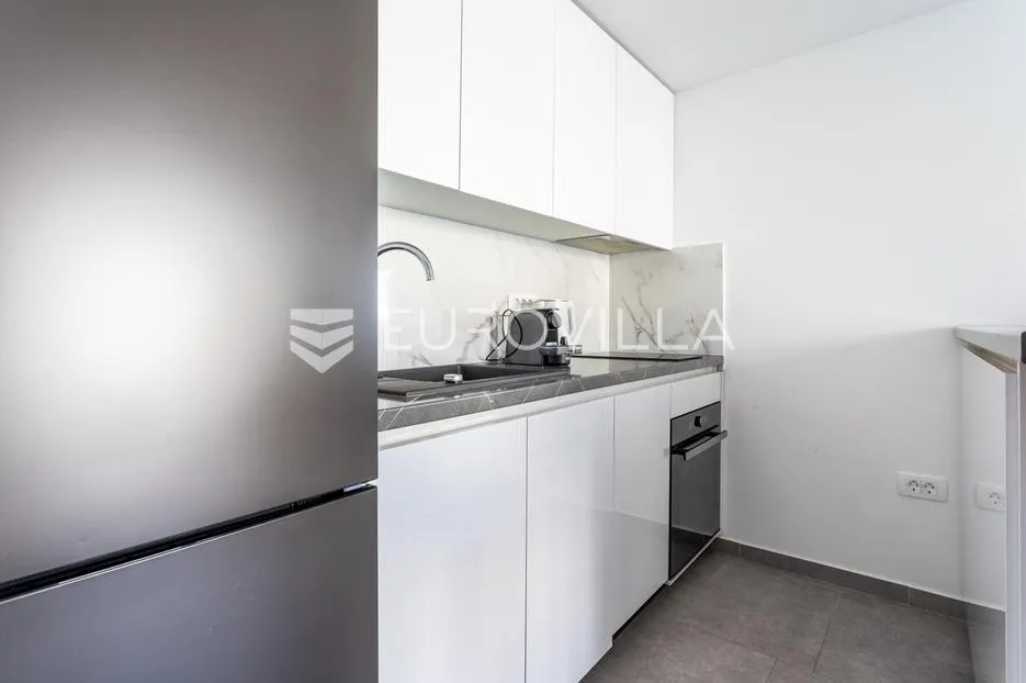rogoznica, zečevo, kuća s 4 stana i podrumom, 366,81 m² - slika 7