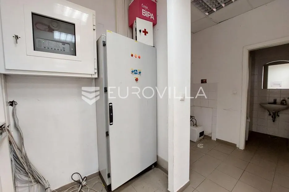 istra, pula, poslovni prostor na frekventnoj lokaciji najam - slika 5