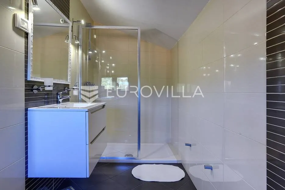 istra, rovinjsko selo, kuća za odmor površine 400 m2 - slika 21