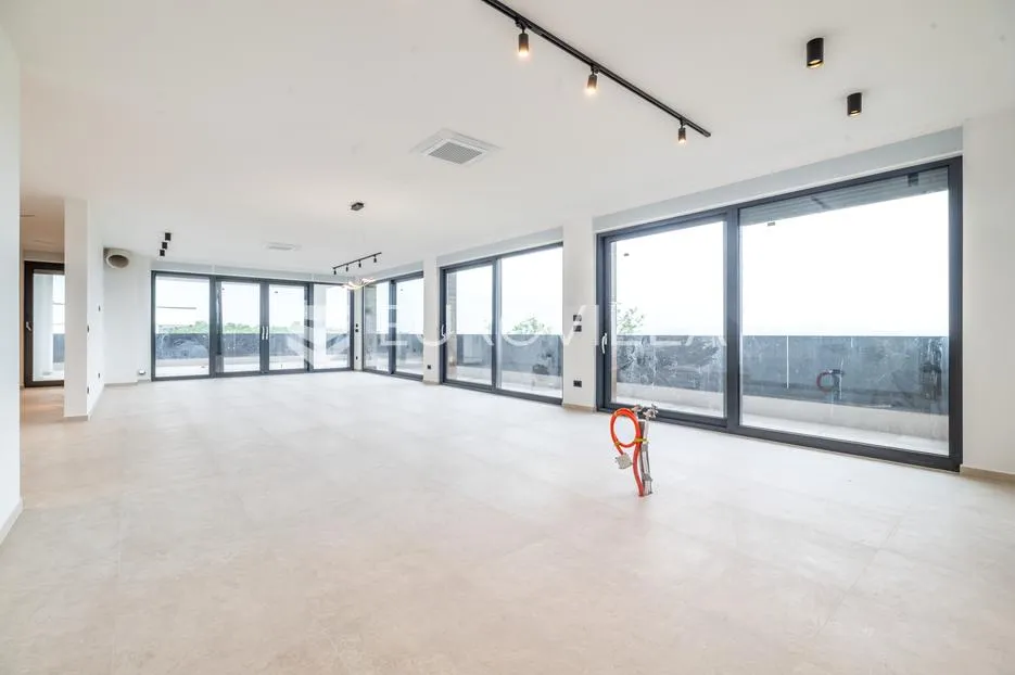 zagreb, brezovica, luksuzna vila 645 m² s unutarnjim bazenom - slika 11