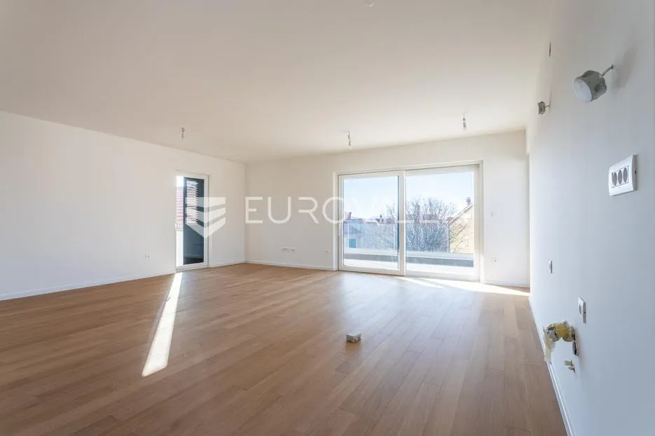 Vodice, NOVOGRADNJA, penthouse s krovnom terasom i pogledom na more, 150,94 m²