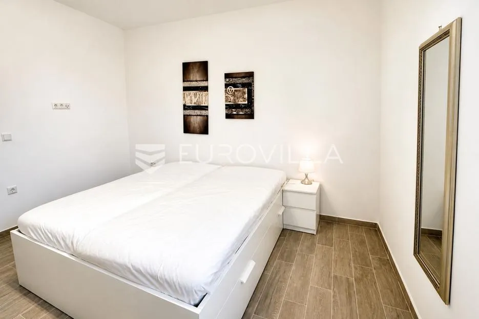 zadar, rtina, kuća s bazenom i tri stambene jedinice, 200 m od mora - slika 20