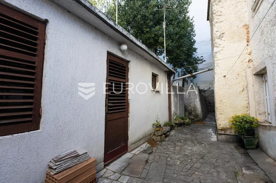 selce, centar, građevinsko zemljište 727 m² na izuzetnoj lokaciji, samo 30 m od mora - slika 9
