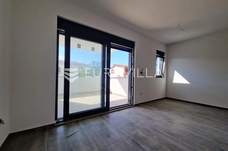 vir, trosoban apartman u blizini plaže, 1. kat - slika 6