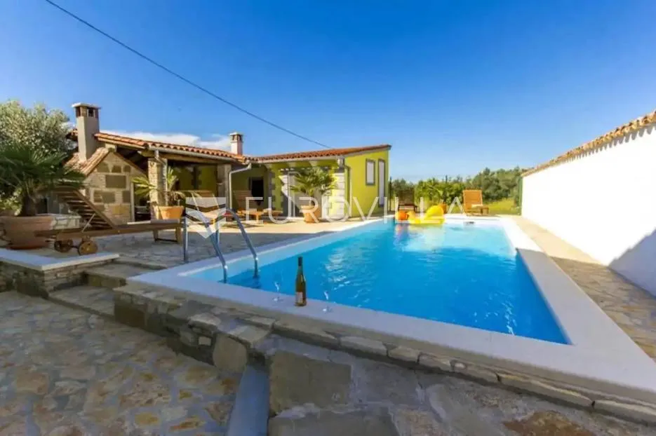istra, pula - veli vrh, dvije samostojeće prizemnice sa bazenom nkp 50 m2 i 90 m2 - slika 28