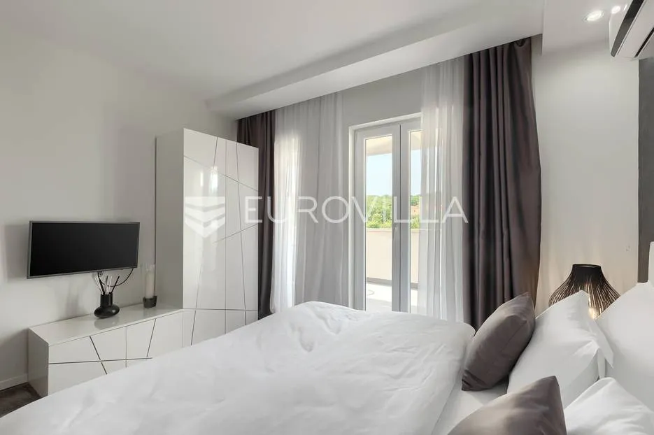 rovinj, rovinjsko selo, prekrasna villa s wellnessom i bazenom, 224 m² - slika 69