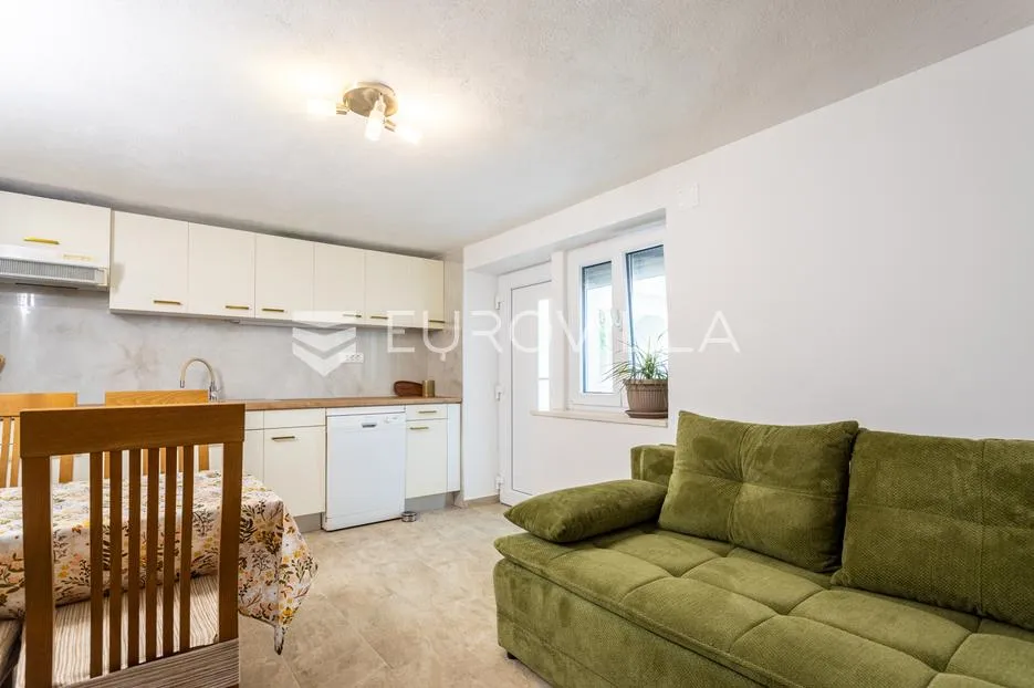čiovo, okrug gornji, trosoban stan sa studio apartmanom, vrtom i pogledom na more - slika 17