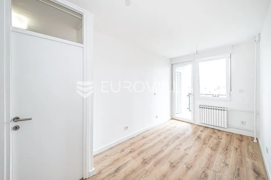 zagreb, malešnica, renoviran dvosoban stan 40 m² - slika 6
