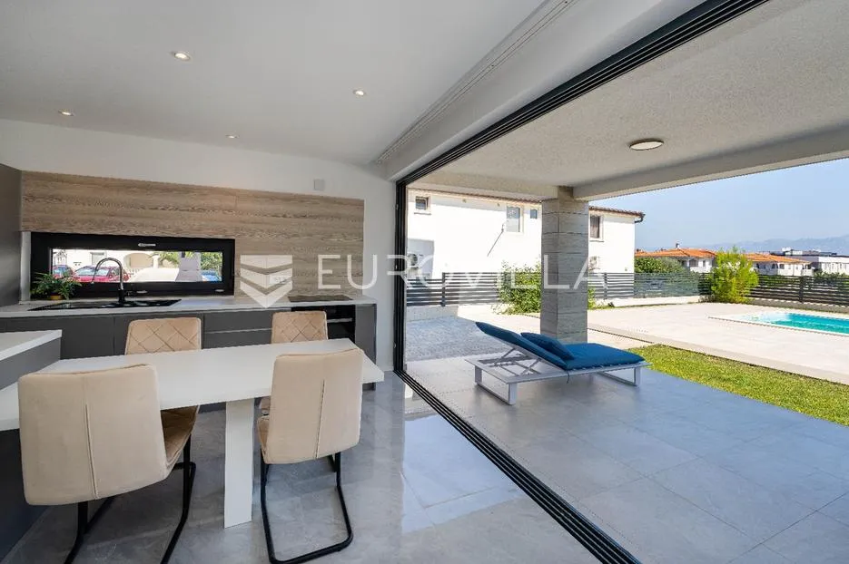 zadar, vir, luksuzna villa sa šest stambenih jedinica, samo 250m od mora - slika 11