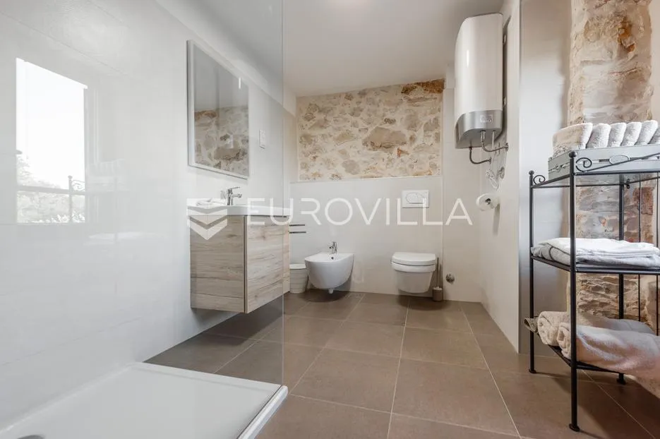 istra, umag, autentična istarska kamena kuća 260 m², okružena zelenilom, 1349 m² okućnice - slika 45