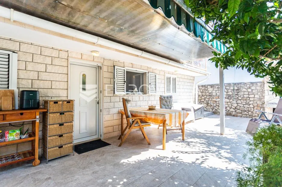 čiovo, okrug gornji - kuća s vrtom blizu plaže - slika 2