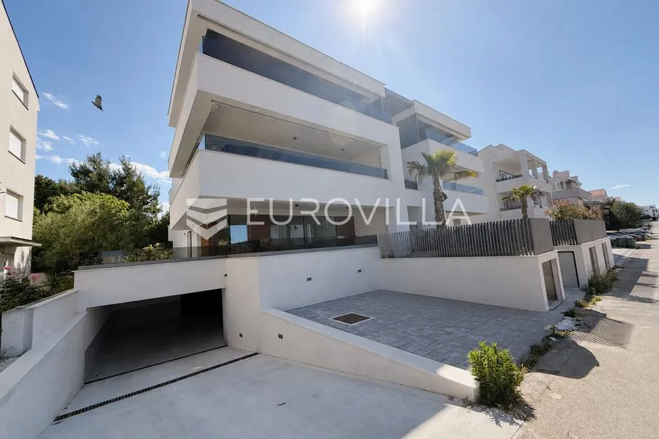zadar, diklo, luksuzan trosoban stan 124,27 m² na super lokaciji s vrtom - slika 3