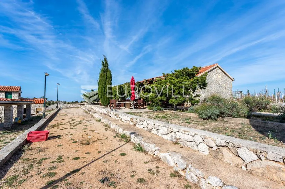 hvar, veliko lijepo imanje s tri kuće na parceli od 32500 m2 - slika 13