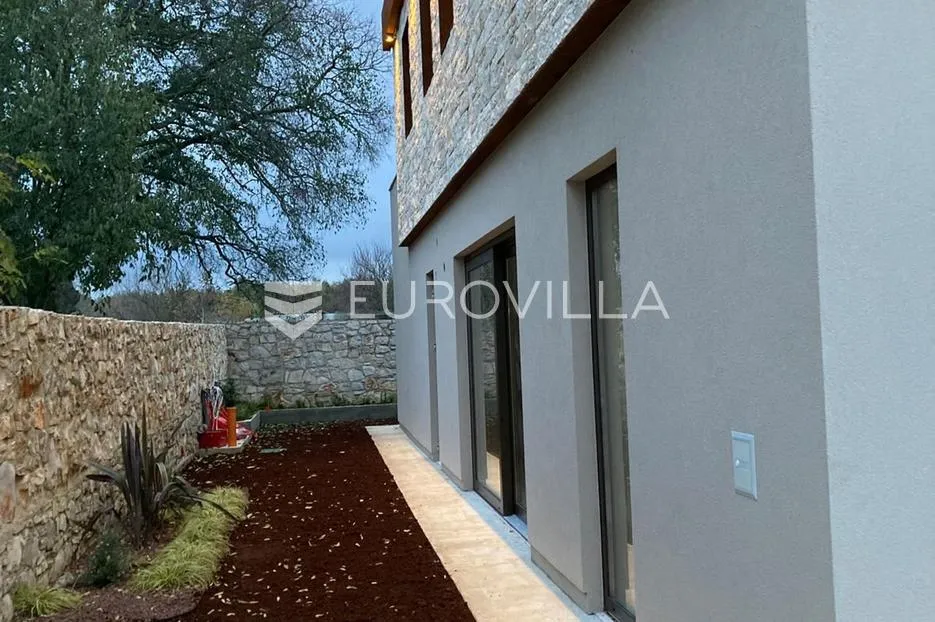 istra, okolica bala, kamena dizajnerska kuća 176 m² s bazenom - slika 43