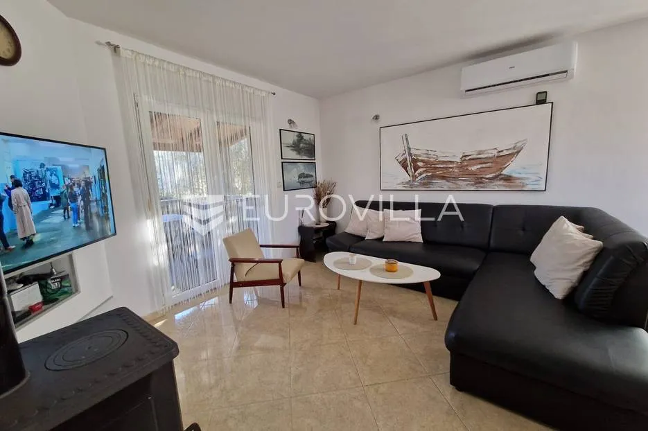 istra, pula - veli vrh, dvije samostojeće prizemnice sa bazenom nkp 50 m2 i 90 m2 - slika 49