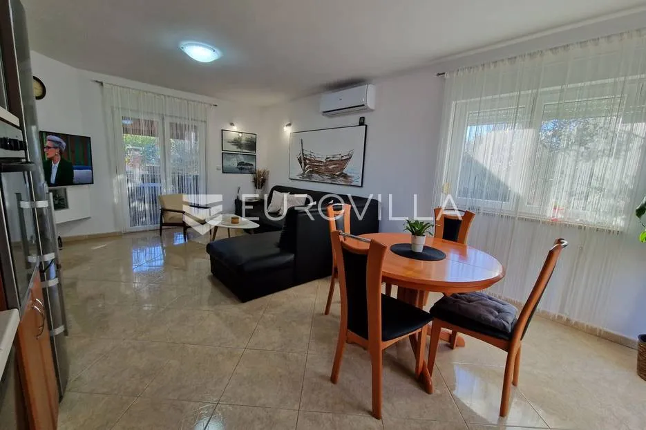 istra, pula - veli vrh, dvije samostojeće prizemnice sa bazenom nkp 50 m2 i 90 m2 - slika 58