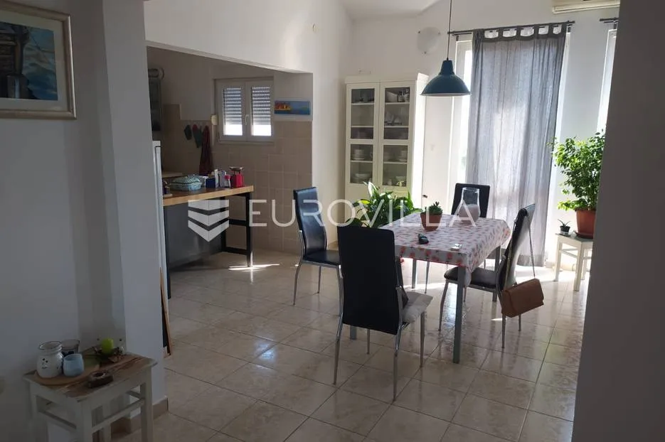 split, kuća s pet modernih stanova - slika 11