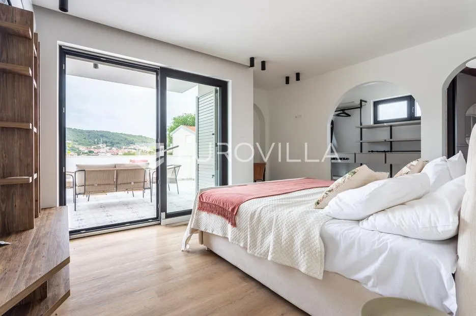 šibenik, luksuzno uređena vila s bazenom - slika 16