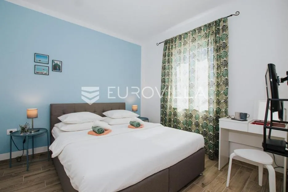 otok drvenik, uređena renovirana kamena kuća na 300 m od mora - slika 5