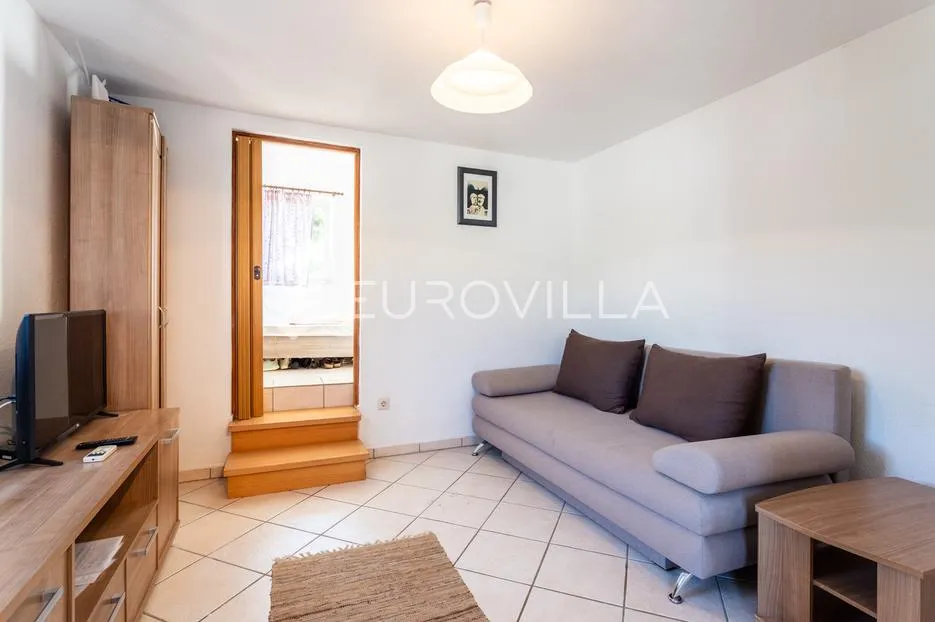 brač, milna, samostojeća kuća s četiri apartmana - slika 24