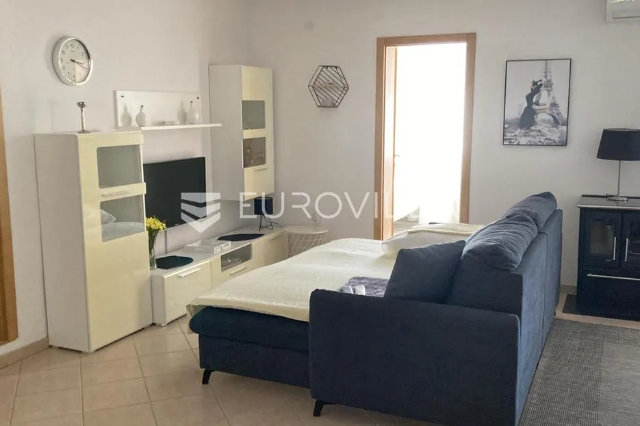 starigrad, tribanj, prostrana kuća s pogledom na more i šest apartmana - slika 36