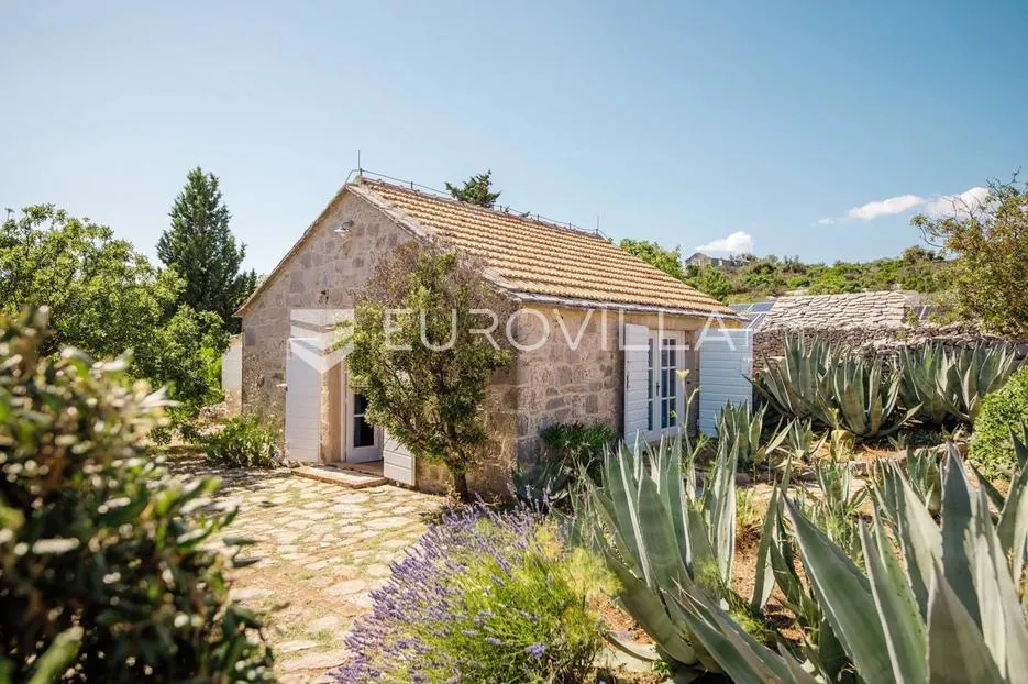 otok hvar, jedinstveno imanje na izuzetnoj lokaciji - slika 18
