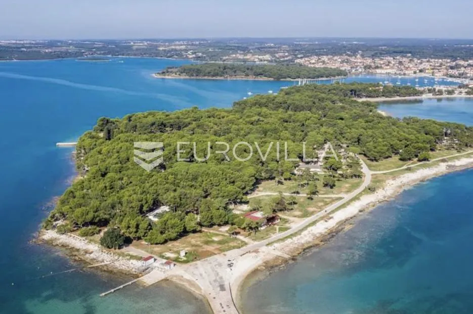 Medulin, velika građevinska parcela 14540 m2 T1 hotel- resort namjene