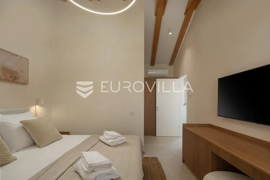 istra, labin, vrhunska moderna villa d, grijani bazen 48 m², 2365 m² uređene okućnice - slika 42