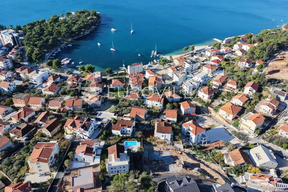 trogir, čiovo, trosoban stan s privatnim bazenom i dva parkirna mjesta - slika 14