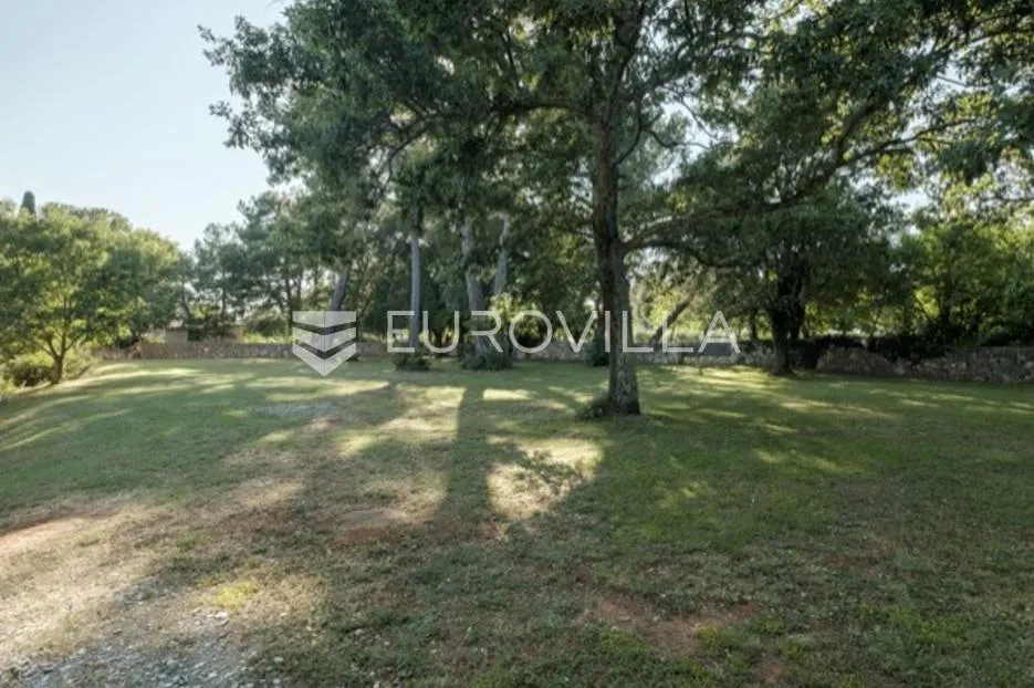 unikatna dvorac, vila u istri, barban okolica, s bazenom i prostranom okućnicom - slika 32