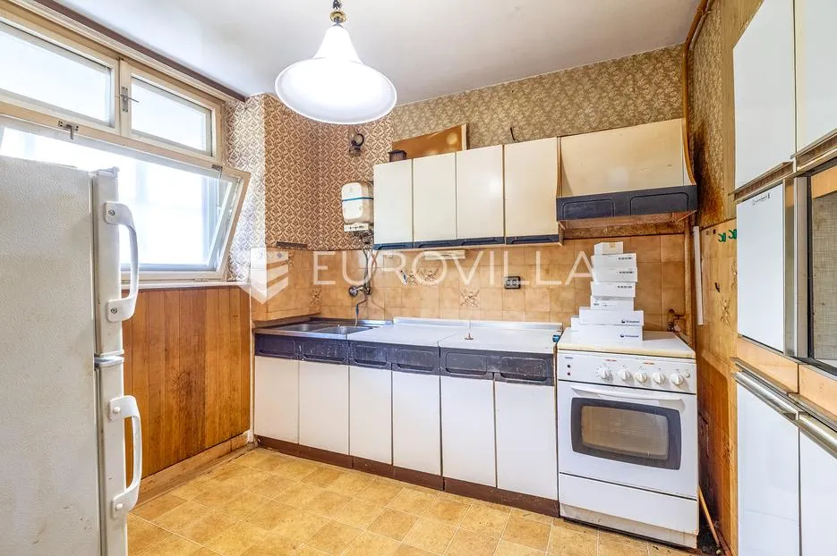 zagreb, peščenica, dvosoban stan 43 m² na 1. katu stambene zgrade za adaptaciju - slika 4