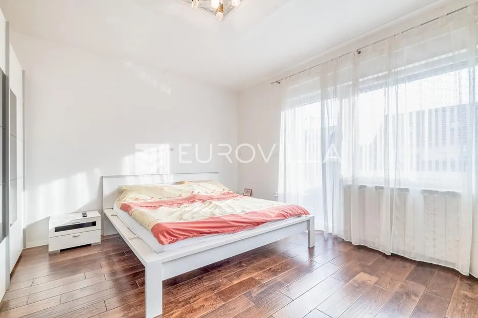 zagreb, dubrava, prekrasna kuća 250 m2, 2 garažna parkirna mjesta - slika 11