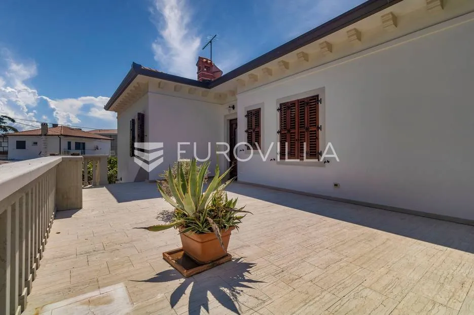 istra, umag - unikatna villa nkp 400 m2 na svega 30 m od mora - slika 5