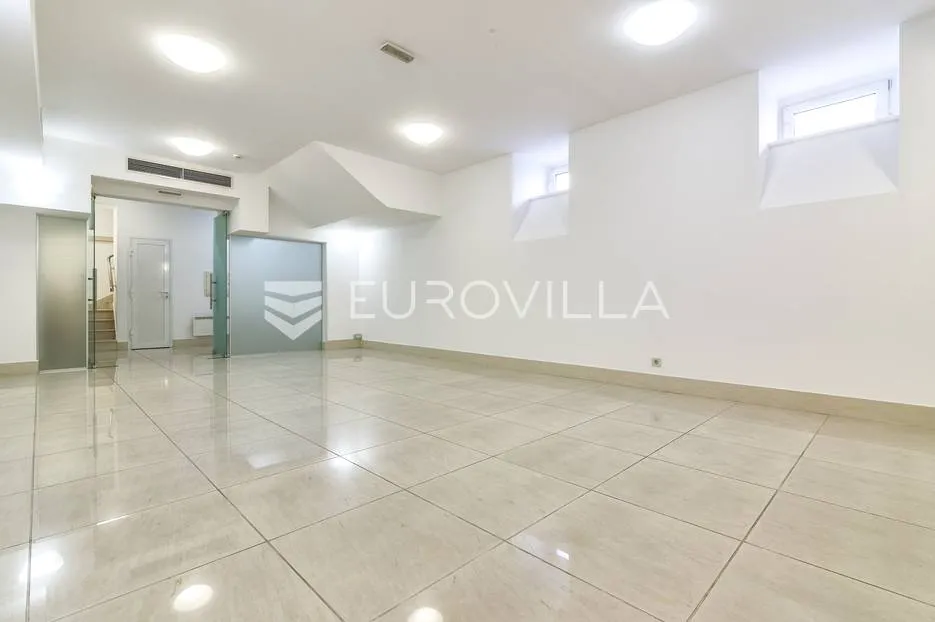 Zagreb, Donji grad, open space poslovni prostor 60 m² u suterenu poslovne zgrade