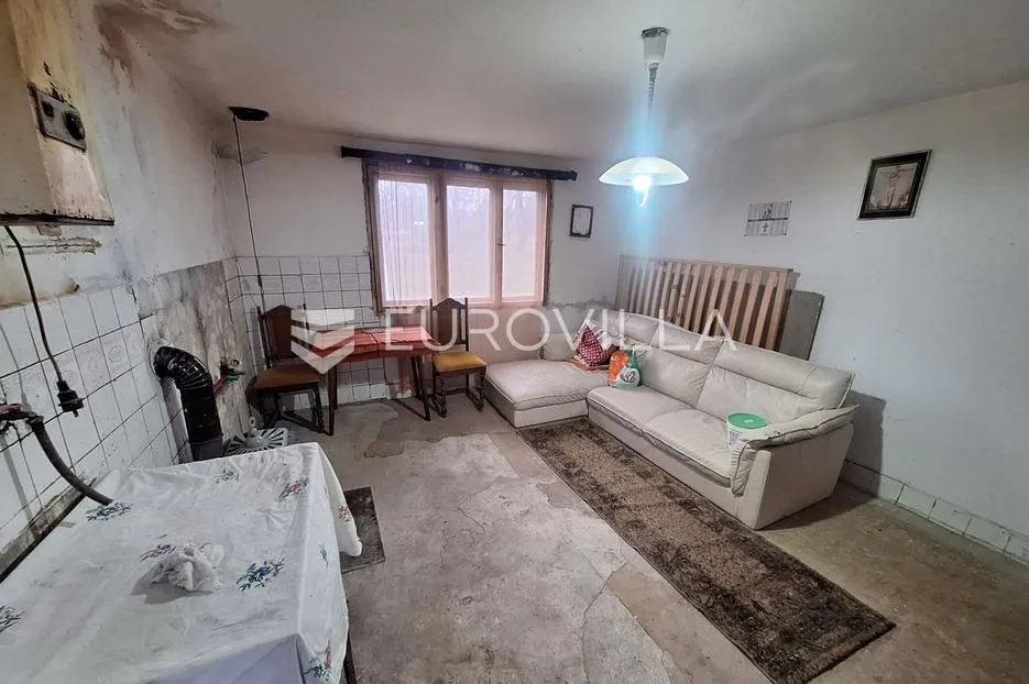 Duga Resa, Donji Zvečaj, kuća 140 m², 500 m do Mrežnice, velika okućnica - Donji Zvečaj, Duga Resa