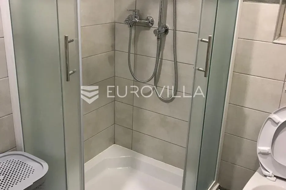 zagreb, amruševa, šesterosoban stan površine 129 m² - slika 16