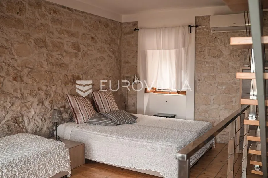 mali lošinj, susak, dvojna tradicionalna kamena kuća 159 m² - slika 6