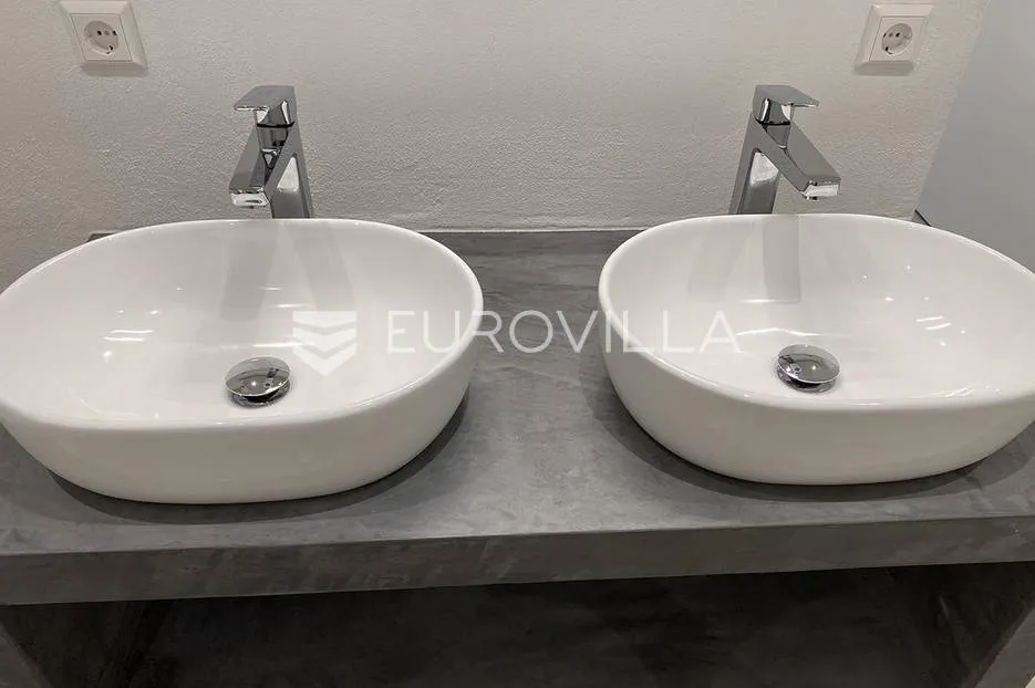 istra, premantura, kuća sa 3 luksuzna apartmana i pogledom na more, nkp 315 m2 - slika 16