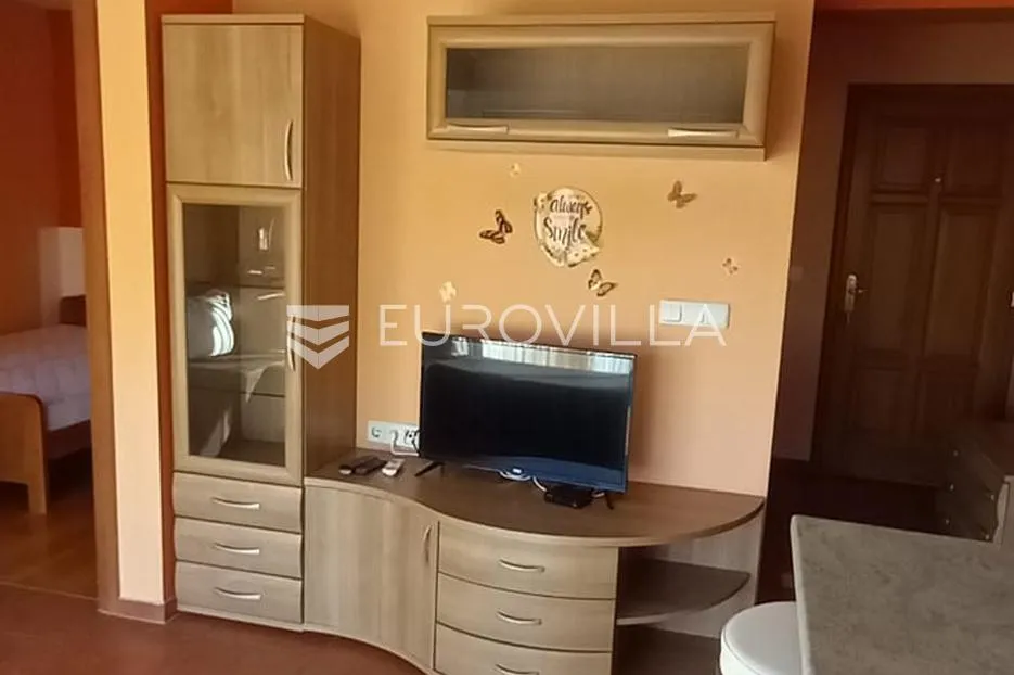 pag, novalja, tri apartmana u stambenoj zgradi - slika 14