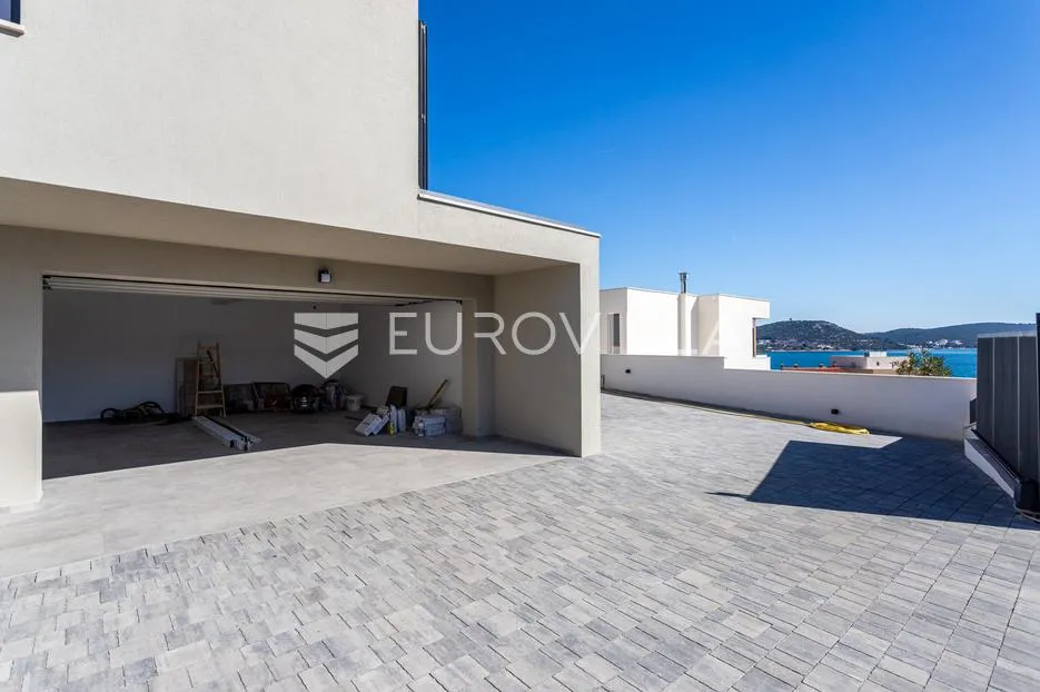 otok murter, betina, prekrasna villa s bazenom - slika 34