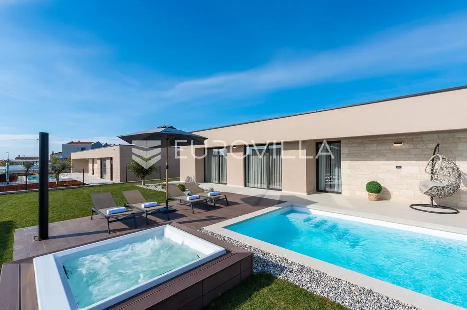 istra, labinci, moderna prizemnica s bazenom i jacuzziem za dugoročni najam - slika 45